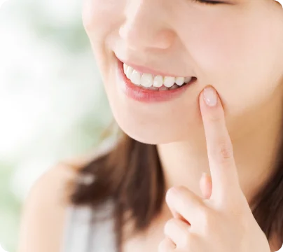 歯並びを気にする女性